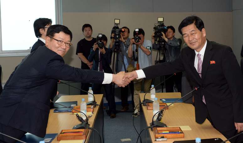 As conversas, que ocorrem na própria cidade de Kaesong, situada na Coreia do Norte e próxima à fronteira com a Coreia do Sul, serão divididas em duas rodadas