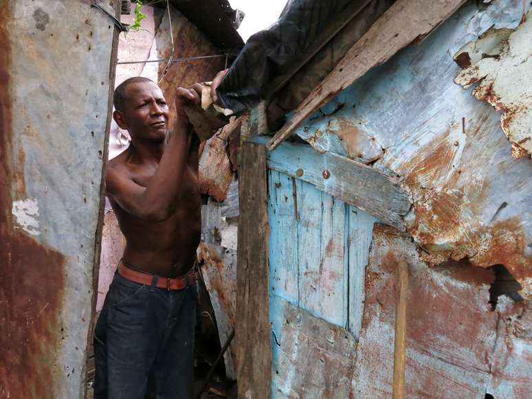 Dominicanos refor&ccedil;am suas casas