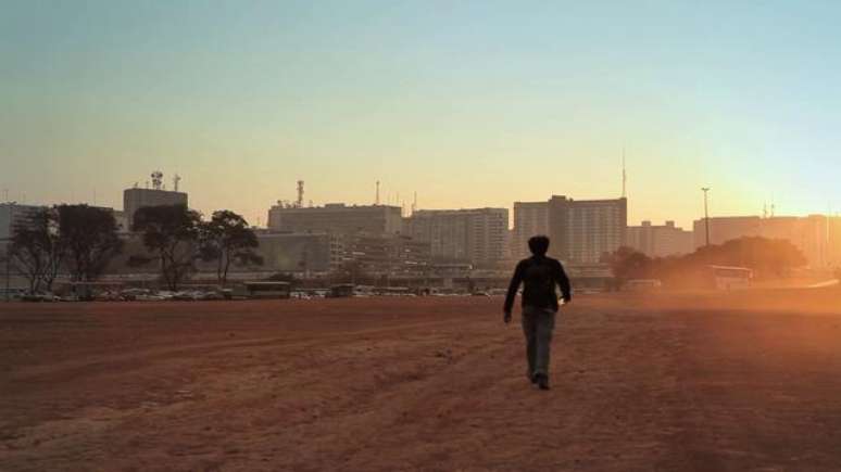 A cidade é uma só, de Adirley Queirós, conta a história de Brasíla sob a visão de moradores comuns, que lutam por uma capital mais justa com seus habitantes