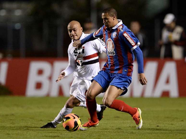 <p>Clemente Rodríguez pode reforçar o setor defensivo do São Paulo contra o Corinthians</p>