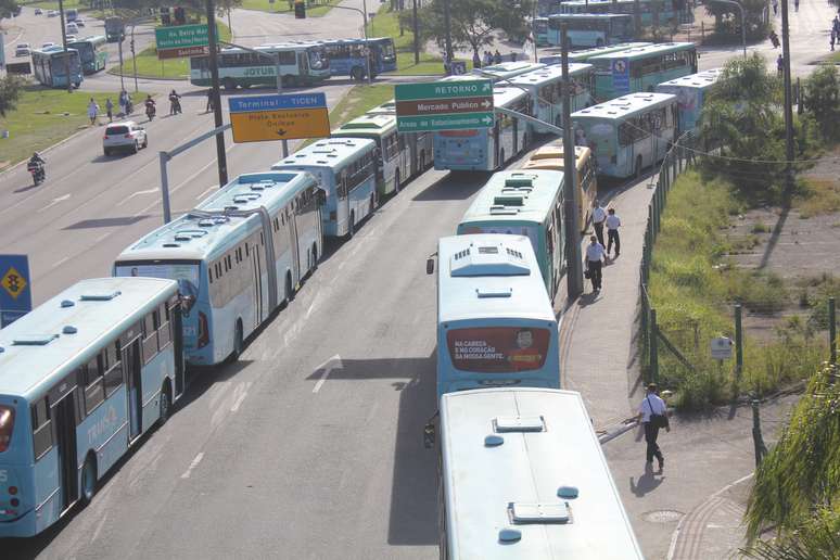O transporte público estava parado na região central de Florianópolis no começo da tarde