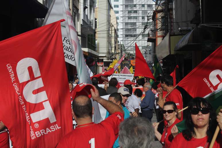 <p>O ato na capital catarinense acabou com um confronto entre a pol&iacute;cia e manifestantes</p>