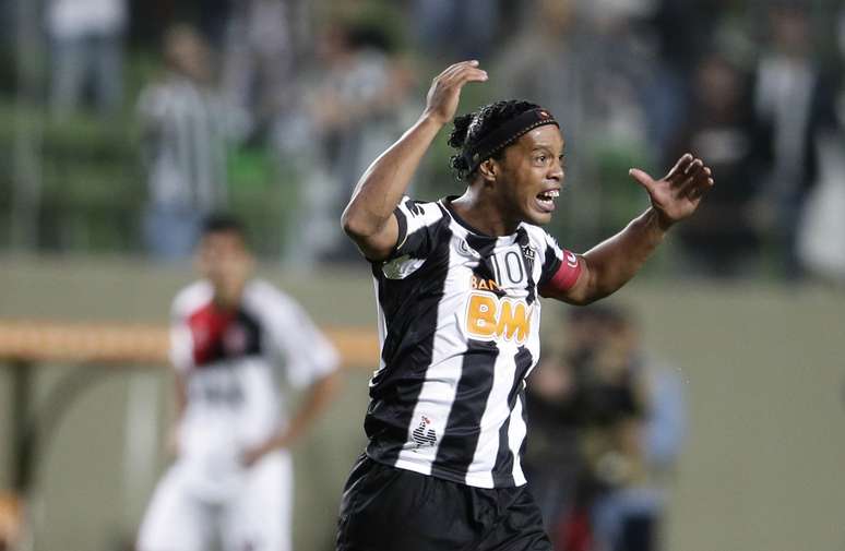 <p>Ronaldinho disse estar feliz por estar "na correria" até hoje</p>