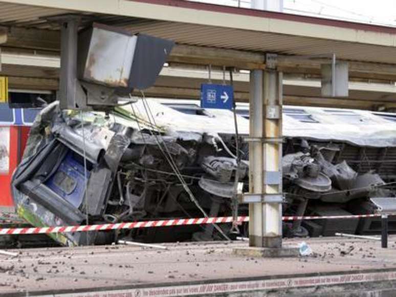 <p>O trem descarrilou nas imedia&ccedil;&otilde;es da esta&ccedil;&atilde;o de Bretigny-sur-Orge</p>