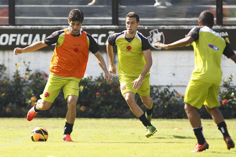 <p>Juninho assinou contrato e já fez a primeira atividade com o elenco do Vasco</p>