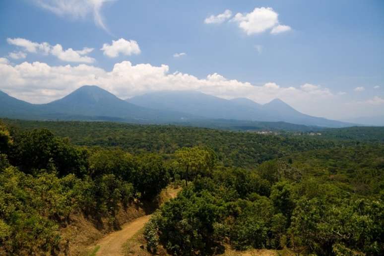 Em El Salvador, quinto colocado do ranking de países mais felizes, as principais atrações turísticas são os parques de preservação natural e os vulcões