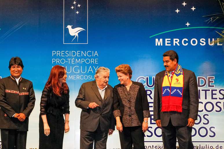 Presidenta Dilma Rousseff posa para foto oficial durante Cúpula dos Estados Parte e Estados Associados do Mercosul e convidados especiais