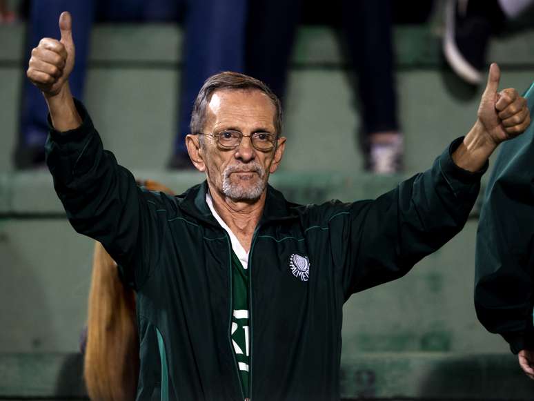 Na noite desta quarta-feira, o Palmeiras fez sua primeira partida no Estádio do Pacaembu pela Série B do Campeonato Brasileiro. E na volta da punição que o levou ao interior de SP, o time do técnico Gilson Kleina não decepcionou: venceu por 4 a 1 o ABC, que também teve torcida e festa a favor