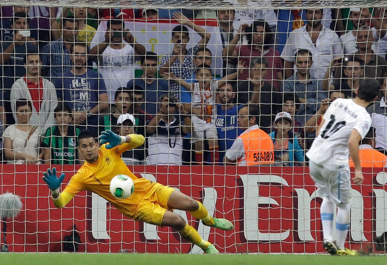 Goleiro Areola defendeu três pênaltis e garantiu o título da França