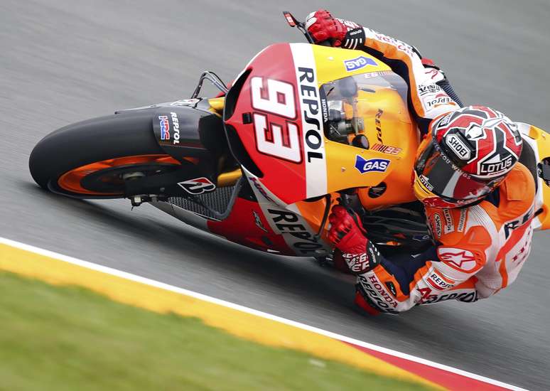 <p>Espanhol foi o mais rápido em treino desfalcado por acidentes; Rossi larga em terceiro</p>