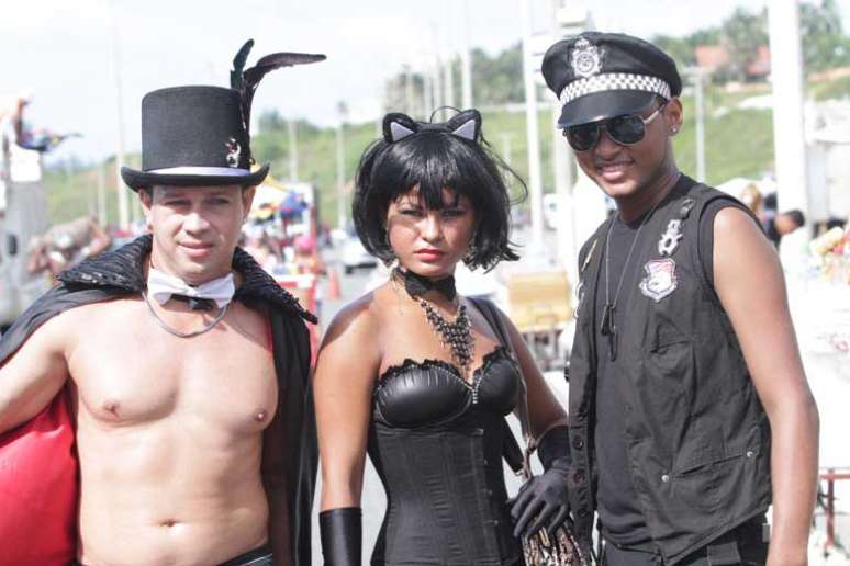  10&ordf; edi&ccedil;&atilde;o da Parada Gay de S&atilde;o Lu&iacute;s reuniu cerca de 200 mil pessoas na avenida Litor&acirc;nea, na orla de S&atilde;o Lu&iacute;s, na tarde deste domingo