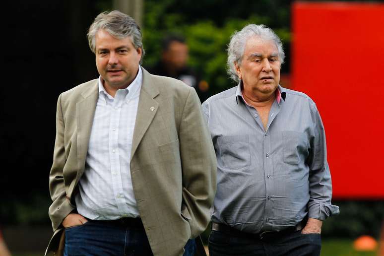 <p>Presidente Juvenal Juv&ecirc;ncio (&agrave; dir.) sofre press&atilde;o para demitir o diretor de futebol Adalberto Baptista (&agrave; esq.)</p>