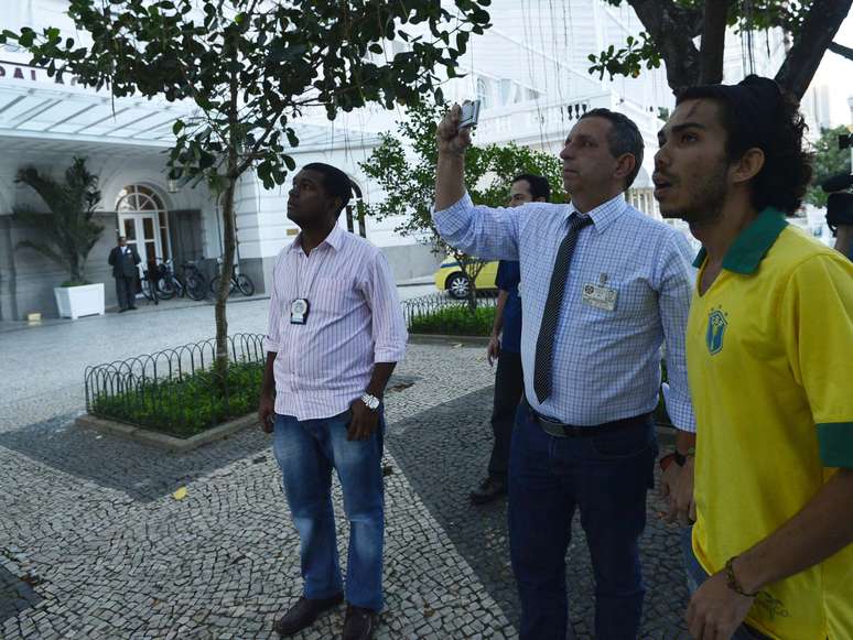 Ruan Martins Nascimento, 24 anos, voltou ao hotel Copacabana Palace na tarde desta segunda-feira na companhia do delegado da 12ª Delegacia de Polícia, José William de Medeiros
