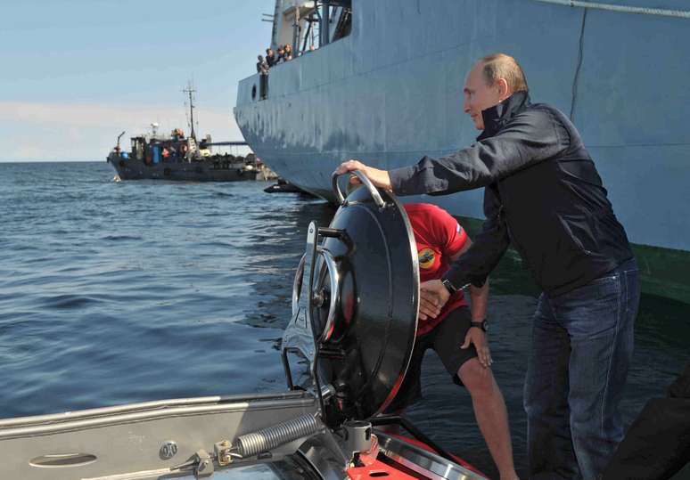 <p>Putin submergiu cerca de 60 metros</p>