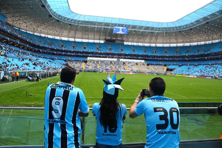 <p>Torcedores do Grêmio em visita de reconhecimento a Arena</p>