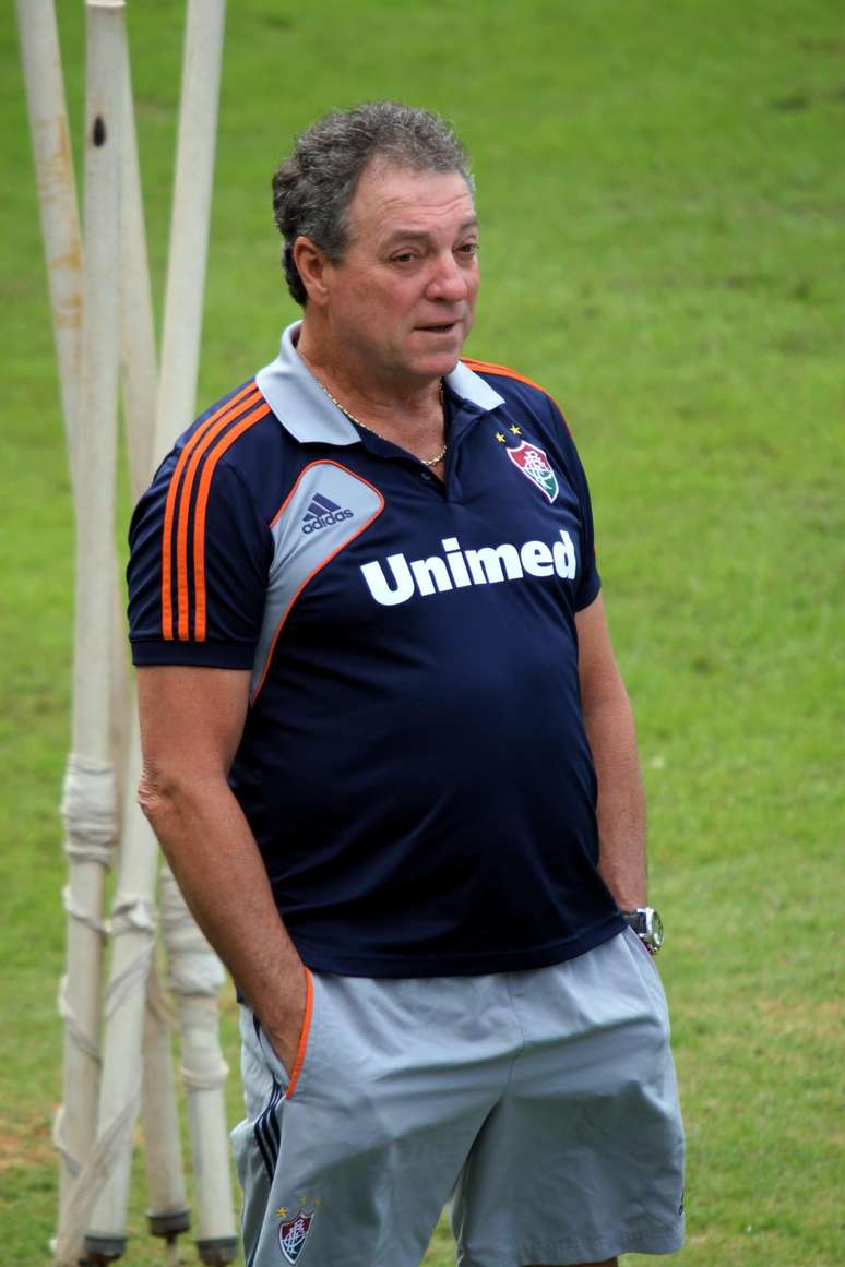Abel Braga comandou treino normalmente em dia de protestos no clube