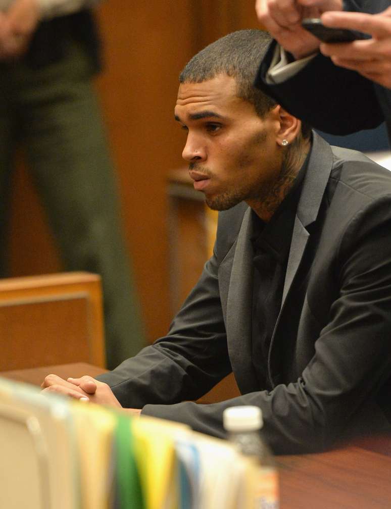 <p>Chris Brown durante audiência que revogou temporariamente sua liberdade condicional, na segunda-feira (15)</p>