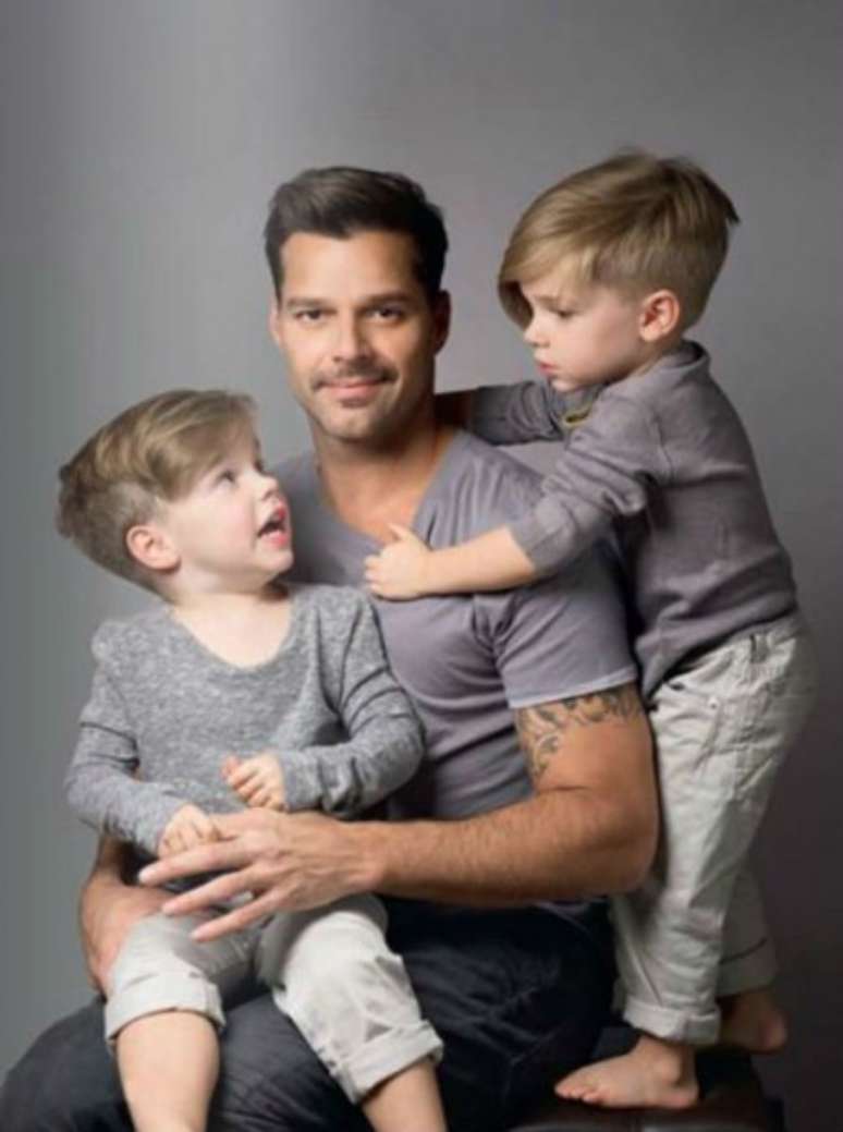 <p>O cantor Ricky Martin com os dois filhos gêmeos, Matteo e Valentino</p>