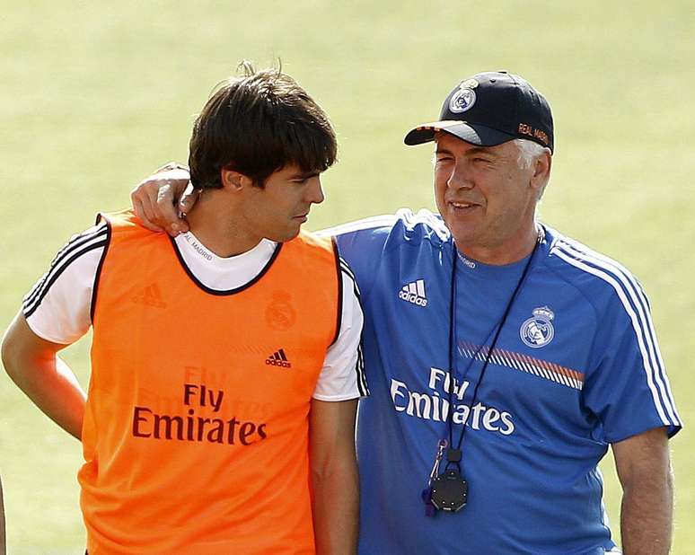 Kaká e Ancelotti conversaram animadamente no treino de segunda-feira no Real Madrid