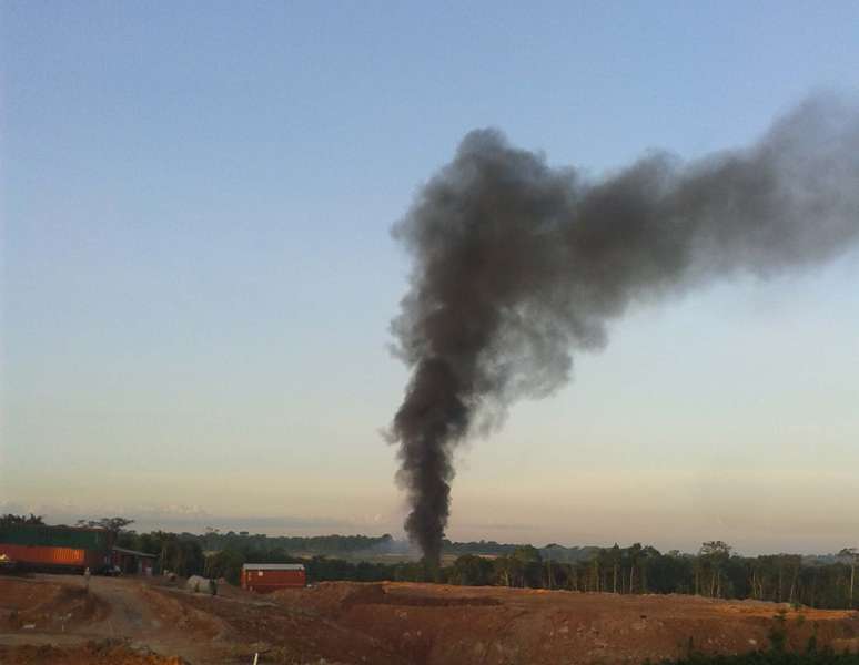 A fumaça provocada pela explosão da aeronave era vista de longe