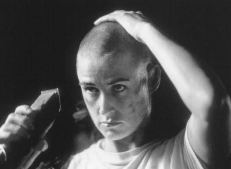 A atriz Demi Moore topou ficar careca para o filme 'Até o Limite da Honra' (1998)