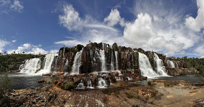 <p>A Cachoeira da Muralha, uma das quatro quedas que compõem as Cataratas do Rio do Couro, que jorram de quase 100 metros de altura</p>