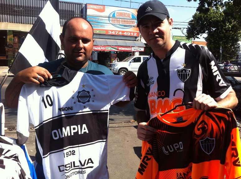 Camisa do Olimpia também é vendida por ambulantes em Belo Horizonte