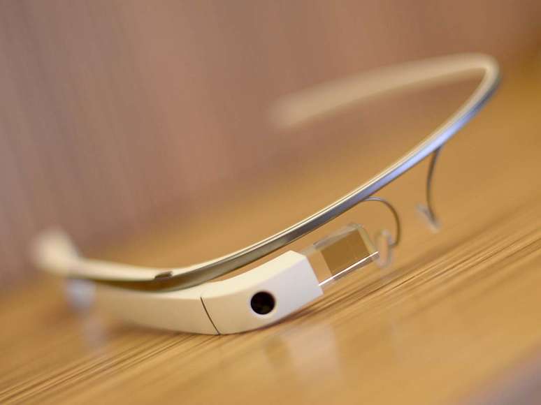 <p>Rival do Google Glass (foto) fabricado pela Microsoft pode não chegar ao mercado, alerta fonte anônomia</p>