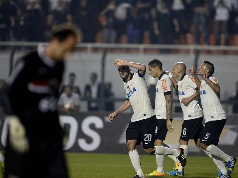 <p>Com gols de Romarinho e Danilo (foto), Corinthians fez 2 a 0 e selou título no Pacaembu</p>