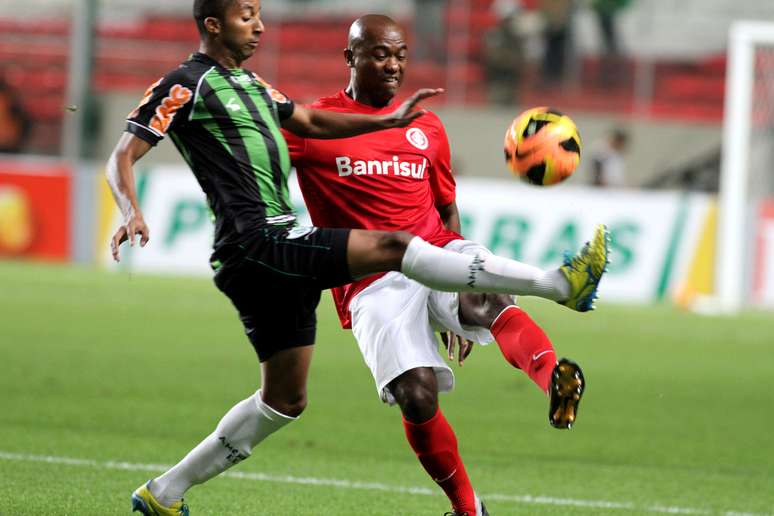 <p>Lateral teve passagem longa pelo Inter</p>