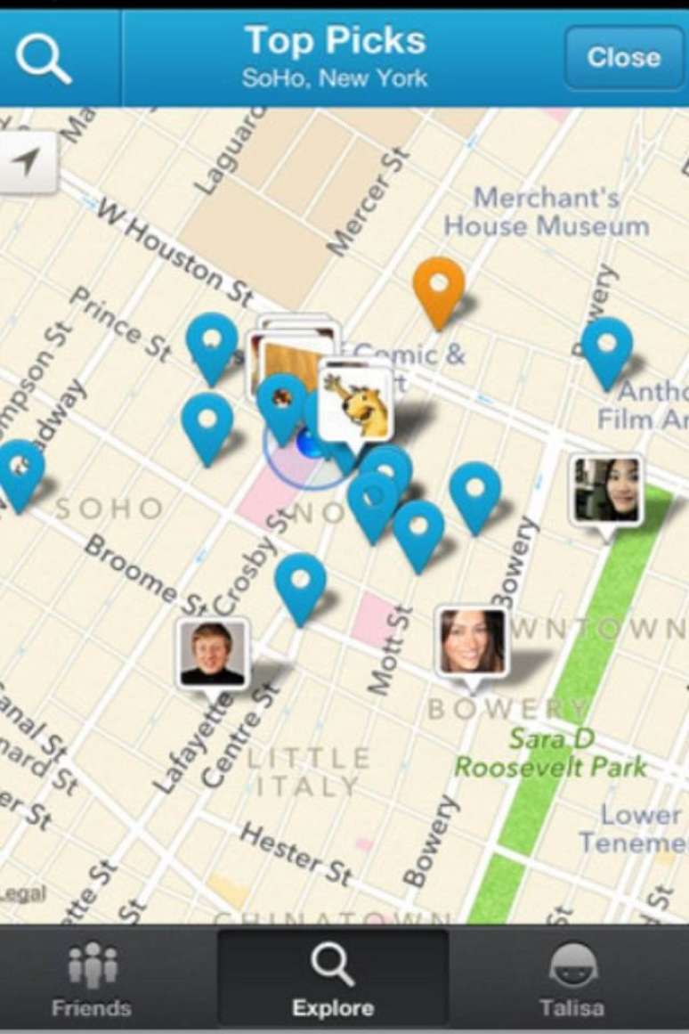 Além de famoso pelos números de check-ins, o aplicativo Foursquare também serve como guia turístico. Com ele, os mais de 25 milhões de usuários podem deixar comentários e avaliações dos lugares visitados. Também oferece o serviço de recomendação de restaurantes, bares, hotéis e diversos pontos turisticos conforme a geolocalização do usuário. O aplicativo é gratuito para todos os sistemas operacionais.