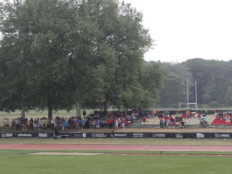 <p>Chuva forte atrapalhou abertura da competição</p>