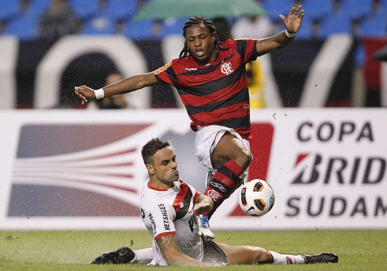 Atacante ex-Corinthians volta ao futebol europeu e acerta com clube russo