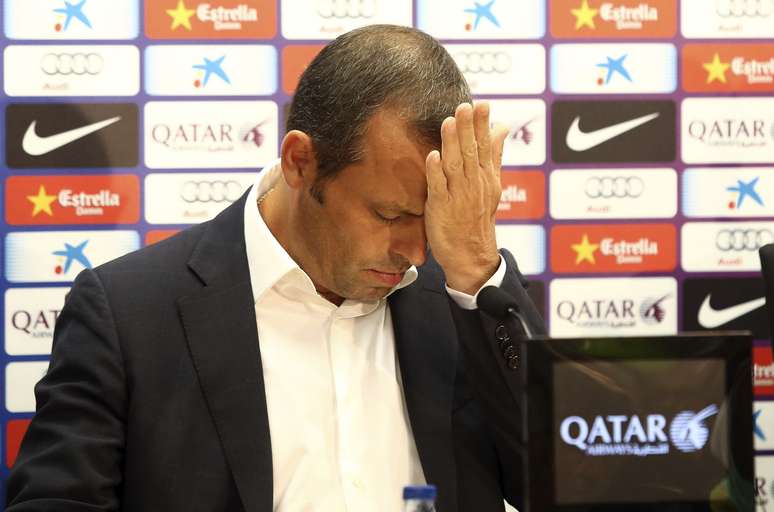 Sandro Rosell mostrou abatimento na hora de informar a saída de Tito Vilanova, por conta de nova recaída do câncer