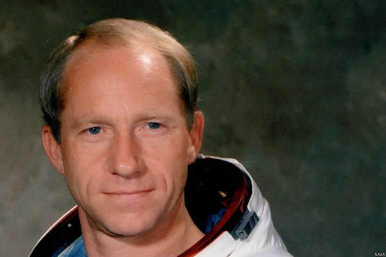 O astronauta Al Worden aponta como positivo ter mantido distância de colegas de viagem