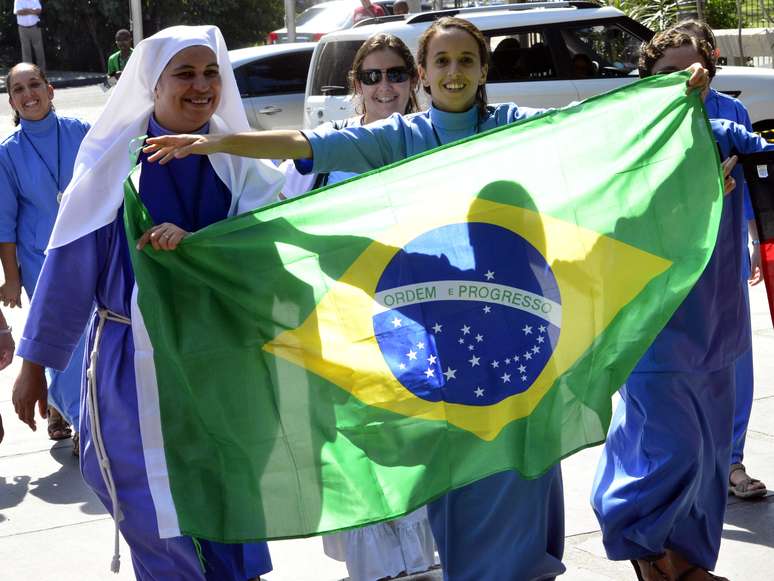 <p>Peregrinos chegam de vários pontos do Brasil e do mundo para a JMJ 2013</p>