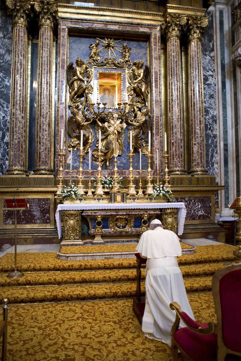 O papa Francisco rezou na Basílica de Santa Maria Maggiore