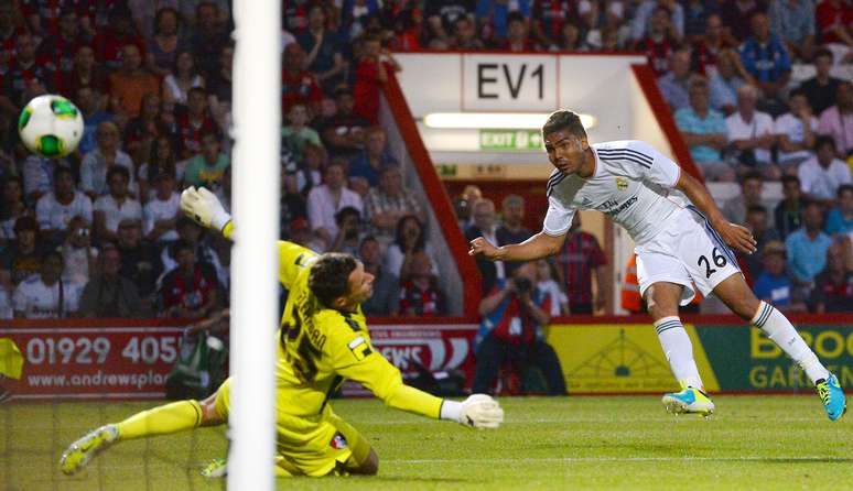 <p>Casemiro "chapelou" um defensor antes de o seu primeiro gol com a camisa do Real Madrid</p>