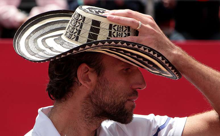 Ivo Karlovic colocou até um chapéu típico para comemorar o título