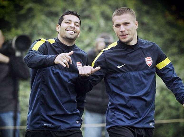 <p>Podolski publicou foto com André Santos em seu Instagram</p>