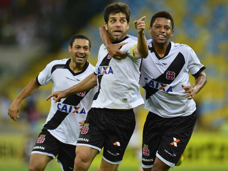 <p>Após fazer o gol, Juninho apontou para o setor em que estava a torcida do Fluminense no Maracanã</p>