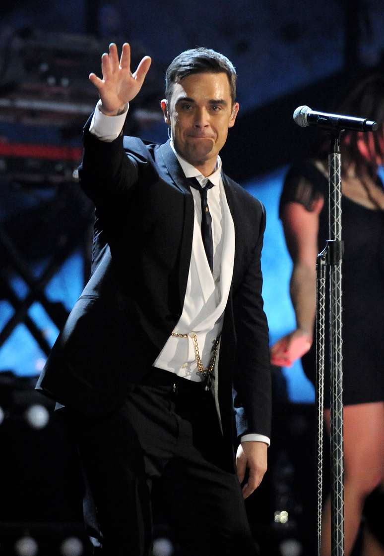 Robbie Williams mais magro durante show em 2010
