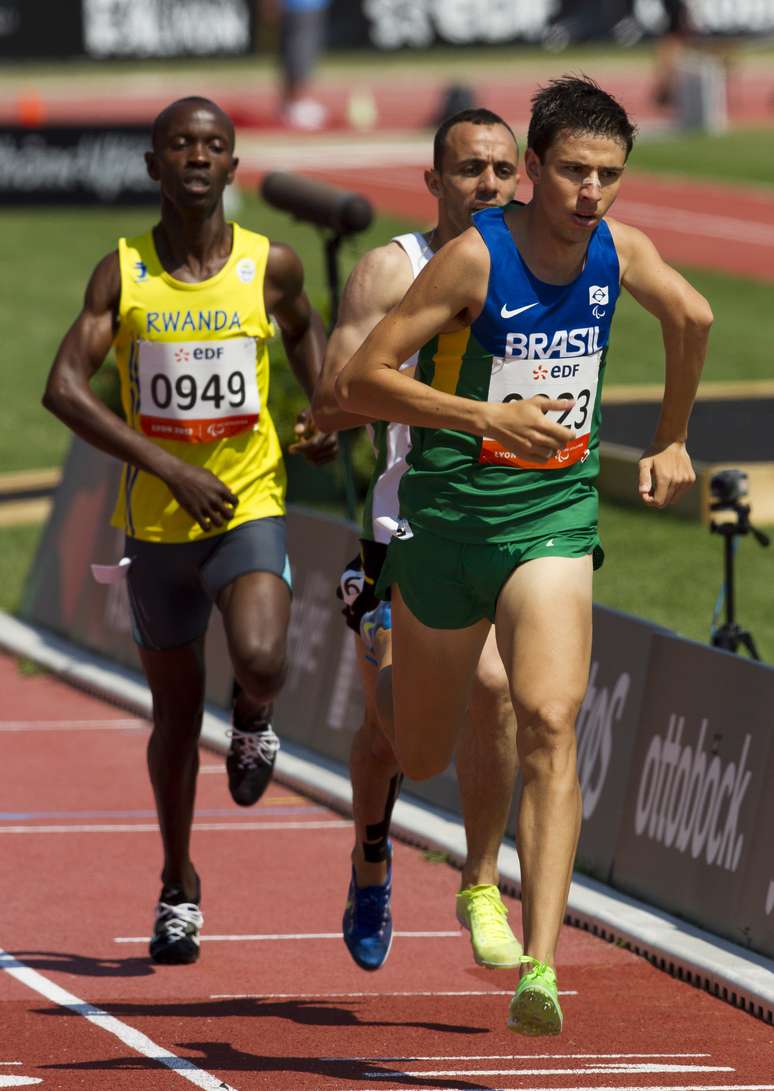 <p>Alex Pires conquistou sua segunda medalha na competição realizada em Lyon - ele já havia sido prata nos 5000 m</p>