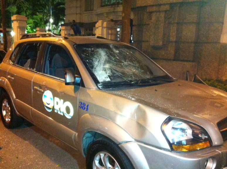 Carro da Globo foi quebrado durante protesto