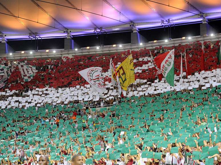 Torcida do Flu fez um mosaico enorme nas arquibancadas do Maracanã