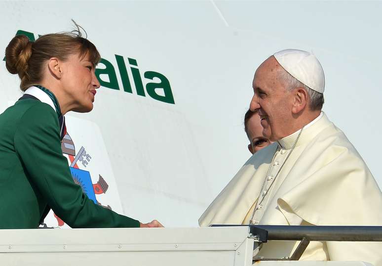 <p>O avião do papa Francisco decolou às 8h55 (horário de Roma) desta segunda-feira com destino ao Rio de Janeiro</p>