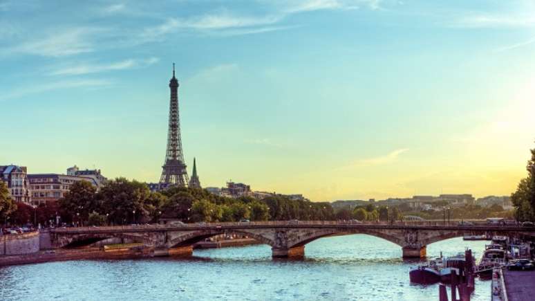 O passeio de oito horas com um amigo local em Paris sai por 120 euros, e é possível escolher o guia por interesses e idiomas em comum