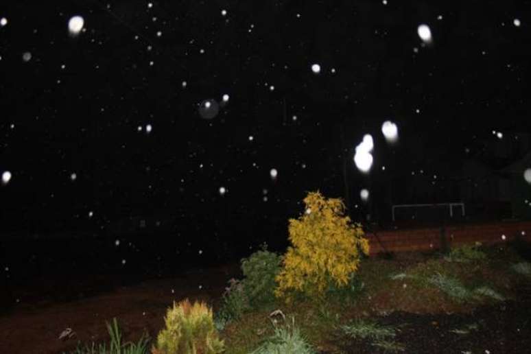 São Joaquim, na serra catarinense, registrou neve na madrugada desta segunda-feira