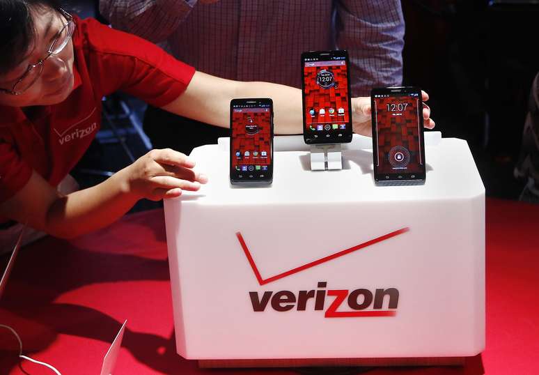 A Motorola lançou com exclusividade na operadora Verizon, nos Estados Unidos, três novos aparelhos da linha Droid