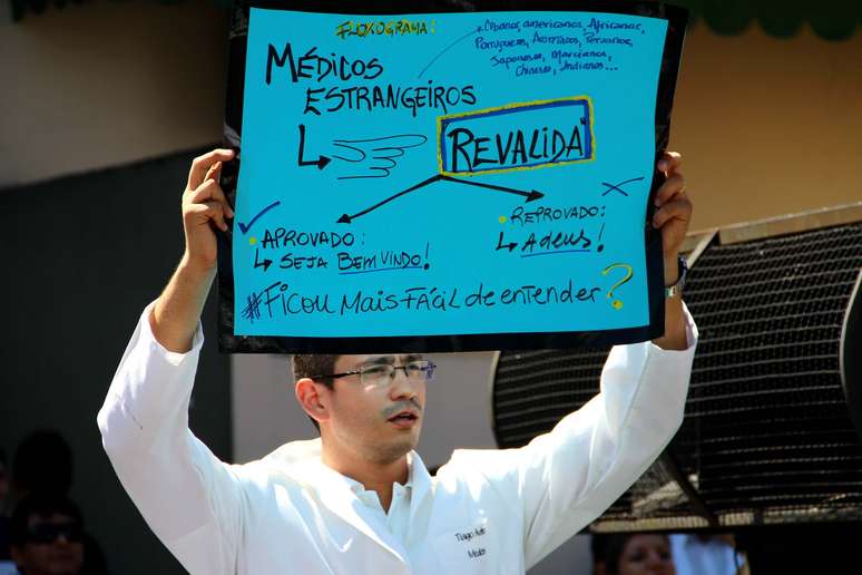 <p>Médicos e estudantes criticam o programa lançado pelo governo federal. Na foto, protesto em Manaus (AM)</p>